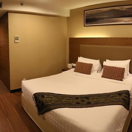 Grand Borneo Hotel Кота-Кинабалу Экстерьер фото