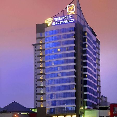 Grand Borneo Hotel Кота-Кинабалу Экстерьер фото