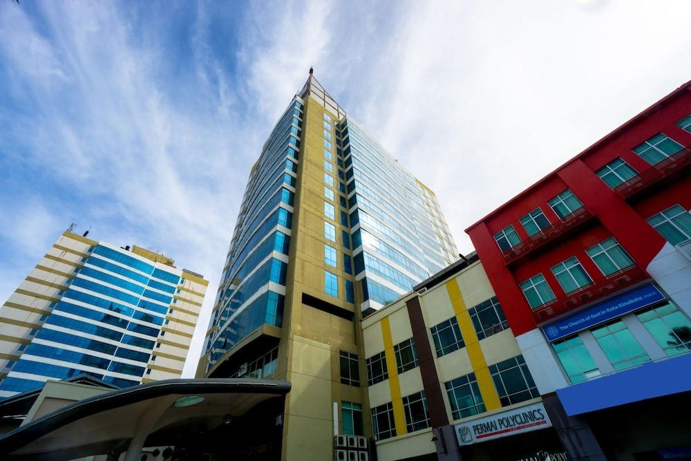 Grand Borneo Hotel Кота-Кинабалу Экстерьер фото