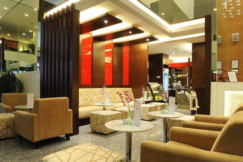 Grand Borneo Hotel Кота-Кинабалу Экстерьер фото