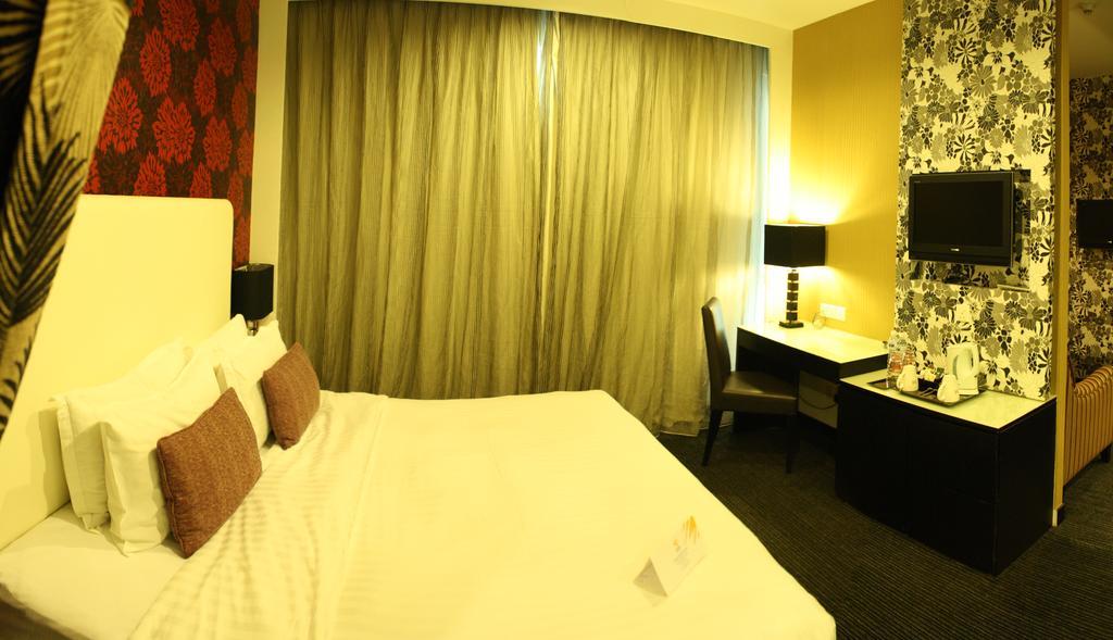 Grand Borneo Hotel Кота-Кинабалу Экстерьер фото