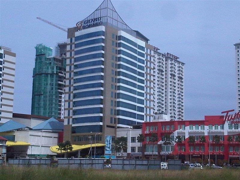 Grand Borneo Hotel Кота-Кинабалу Экстерьер фото