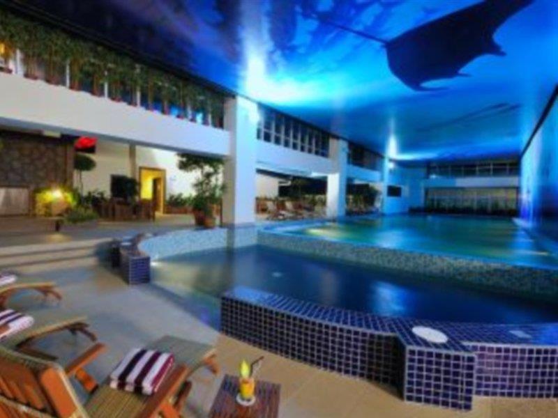 Grand Borneo Hotel Кота-Кинабалу Экстерьер фото