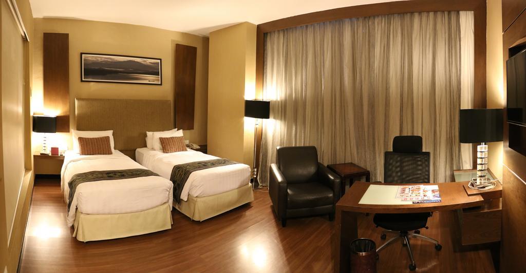 Grand Borneo Hotel Кота-Кинабалу Экстерьер фото