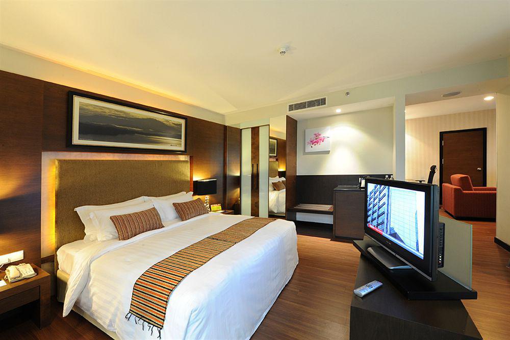 Grand Borneo Hotel Кота-Кинабалу Экстерьер фото